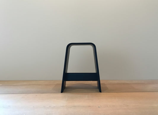 thin stool small black