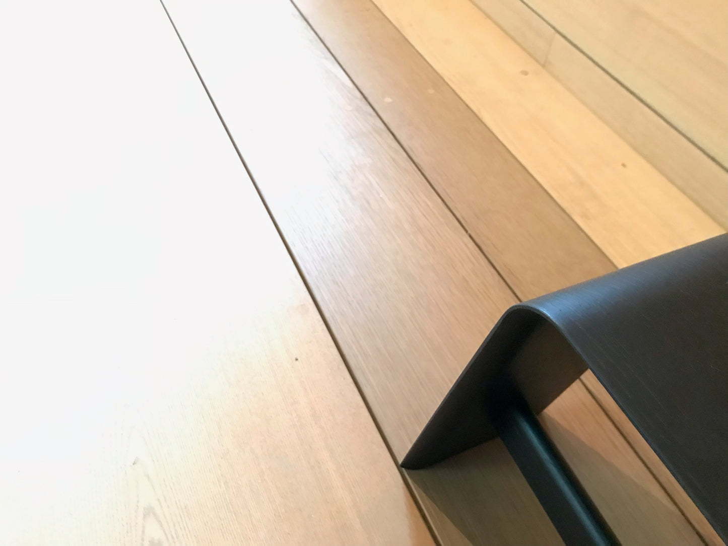 thin stool small black