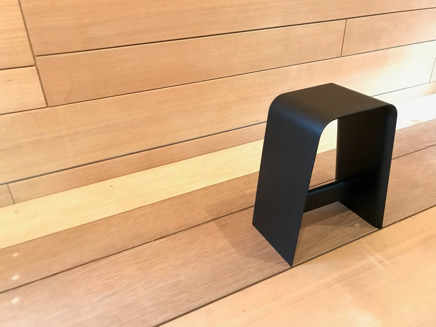 thin stool small black